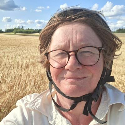 Metsäalalla duunissa 42 vuotta, heinäkuusta -25 alaa sivusta seuraavaa huruakka. Twiitteinä havaintoja metsäalan arjesta. Sekä luonnosta ja puutarhan hoidosta.