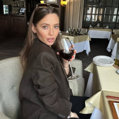 “I disapprove of what you say, but I will defend to the death your right to say it.”I am a fashion designer。I like traveling, eating and running