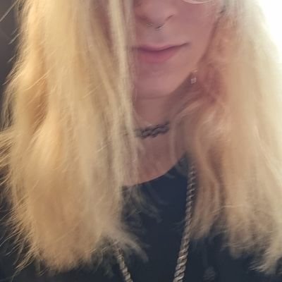 Hyperpop Musician based in Germany | Progressive | Leftist | Anti-Capitalist | Creator |
Very proud owner of @royalredwine
