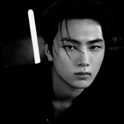 https://t.co/4RSD3MlhNu He prowls in gaze like embers, Park Jongseong.