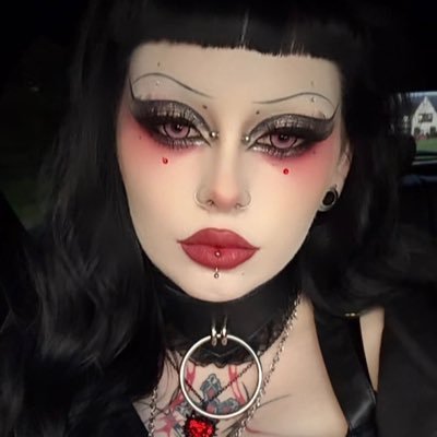 26, makeup artist, sometimes i do photography, art, and foraging 🪲 (old acc: @velvetwarms) 🏴🍁🍄🩸18+ pls