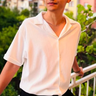 efeliciouss's profile picture. 🌈 Queer bir yolculuk, biraz kalp, biraz kahkaha.