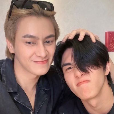 AURALIS🖤🩷🩵 multistan: saw twice billlie ateez the rose skz hobi🌼 || big sis: @moonbyulsbby || FAN ACCOUNT || she/her || 03 liner
