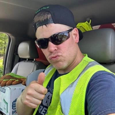 A ‘Bearican in the USA. Always hungry, I enjoy long walks in nature, fishing, and garden dreaming. ISO rawesome collabearators. Hibearnation honey. 🍯 🐝