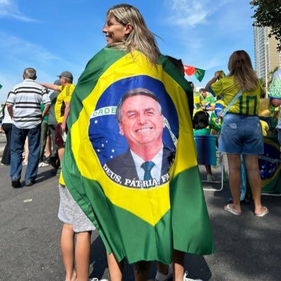 MarceleRojo's profile picture. Politicamente incorreta.