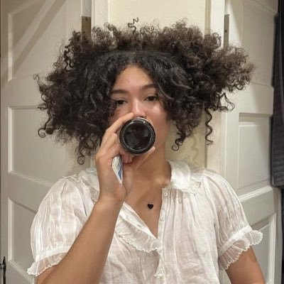 a movie by zendaya | autora indie | rep: @trespontosag_ | 🏳️🌈📚💌: englantinescrita@gmail.com