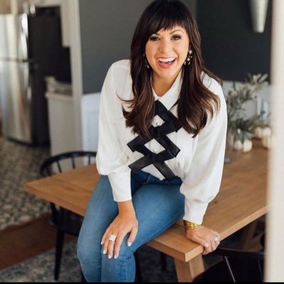Crypto & NFT enthusiast | Hosting daily giveaways! DM for promo || Embracing Crypto