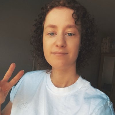 hi I’m Ashleigh | she/her | Lesbian Twitch Streamer who’s slightly obsessed with garlic bread!! 🧄 🏳️🌈 | business enquiries:thegarliclesbianttv@gmail.com 💅