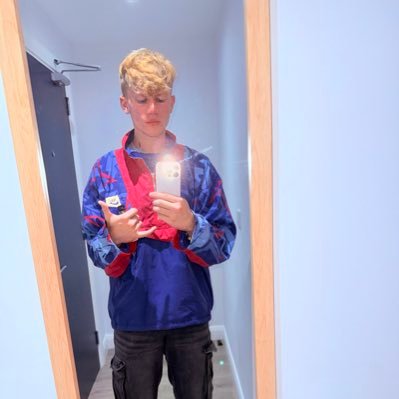 Young hung Irish findom king w big 12UK 🦶🏻ready to drain you dry w my ☘️accent 🤑 DM: customs, worn 🧦🩲 & more, $ubmit & $erve my huge 🐓➡️💸 Methods👇🏻
