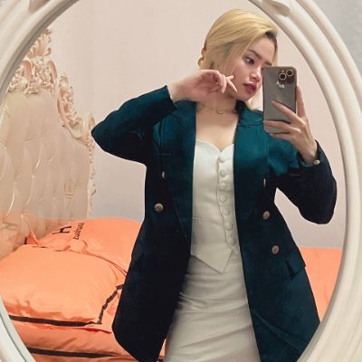 Fashion is my art, and I am the canvas
No Bots ⛔️No Porn ⛔️will be blocked ⛔️
Professional Fashion Designer living the American Dream 💕