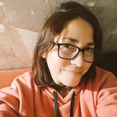 Me gusta la naturaleza .correr y ser libre.leer libros si! e internet .sagitariana curiosa y viajera. como rio y amo.disfrutar momentos y hakuna matata