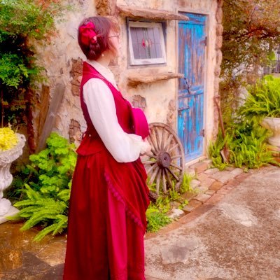 乙女な夢女/某執事は生涯の恋人/相棒はニャオハちゃん/フリルとレースのお洋服が好き/クラロリ/しまむらコーデ/紅茶狂/魔法の世界と幻獣と英国が好き/適応障害と軽いADHD