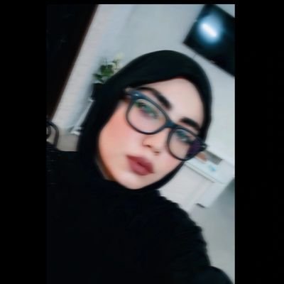 نیمچه گوینده🥰 خواهر کوچیکه یکتا میم، ته تغاری😄
و بالاخره توسط مامانم ادم شدم 🚶♀️