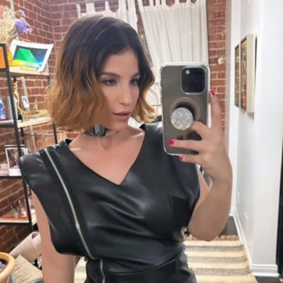 Am seeking for a serious submissive or a sissyslut to be owned and collard by me as your 24/7 mistress y’all can text me on zangi 1050985820.
