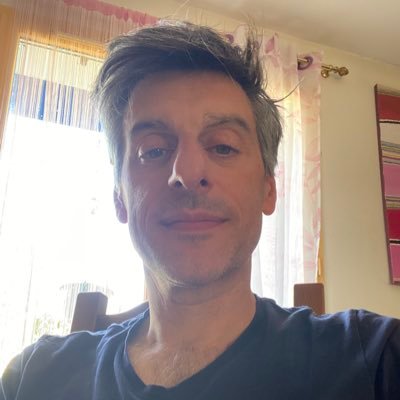 Quarantenaire pas trop gênant, ex infiltré dans le BTP, converti IDE. Réactions à chaud et à froid. Pas de teams, ni affilié à un quelconque parti politique.