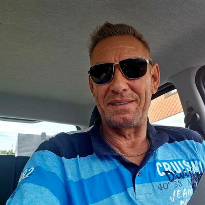 MichaelDroese1's profile picture. Selbständiger IT Nerd.
Nicht links nicht rechts - konservativ. 
#gruenekhmer sind wie die Pest, sie kommen ungefragt und bringen das Verderben..