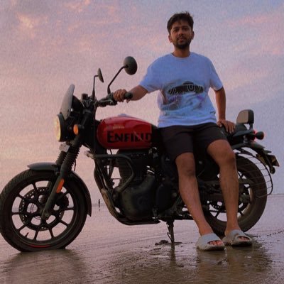 heavyFlirtbaaZ's profile picture. i hate politics🖕