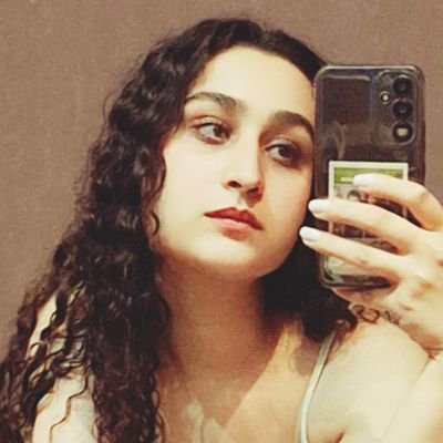 hoora1211's profile picture. ° درهِ ی علف هزار رنگ °