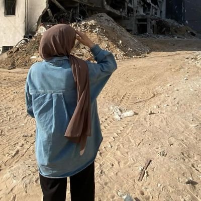 I wish I could live a little more, look up to the sky not just the floor !🕊 I'm tweeting from inside Gaza.🇵🇸