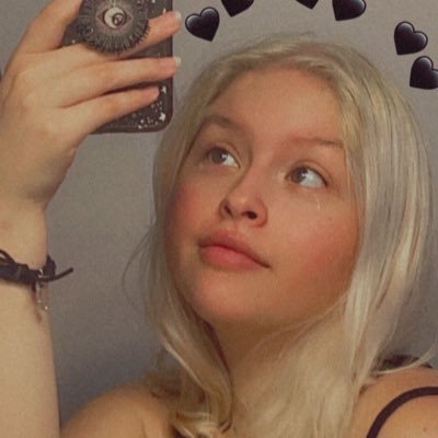 4’11, size 5 | 27 💗 | miami’s tiniest economic threat 💰🧲 | dangerously addictive + ungodly caffeinated 🇺🇸🇧🇴