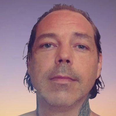 As an augmented reality producer, I specialize in creating surreal and mesmerizing performances that can be watched while gaming, working, or dancing.