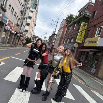 ❗️NOT IMPERSONATING ANYONE❗️ (FAN ACCOUNT) | Post mostly about #Blackpink and #TaylorSwift and sometimes about my favourite series/movies too!!