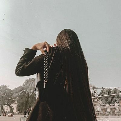 Dureshawal's profile picture. فقط نامکمل خوابوں کا جھانسہ ہے زندگی🥀🥀