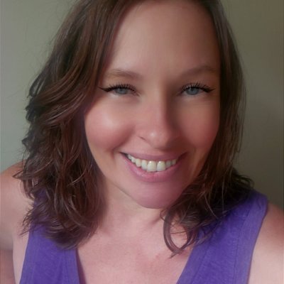 Mom.
Voice Talent.
Former Radio Host.
I💓 dogs.
In Sync w/ @andiedandie0.
🎤Music Matters VERY much.💝🎶
Hair color subject to change.