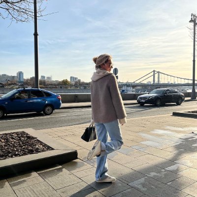 Beauty industry, independent woman. Travel enthusiast, food lover. Goal: Travel to every corner of the world, enjoy different scenery, and eat different foods.