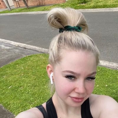 Pamela241655017's profile picture. Life ☹️ !! old account got hacked, please follow me and I will follow back 😒🙏