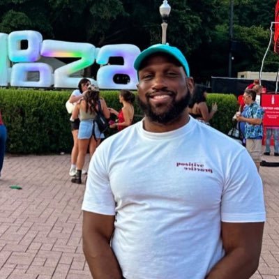 higher ed policy doctoral student + fake fitness guy + gaymer and nerd + introvert and socially awkward in real life + gentle
