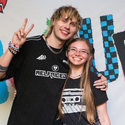 ROWYSO 8/22/15 🎸 Sidequest 7/31/25 | ↠ⁿᵉˣᵗ ˢᵒⁿᵍ ↺ ʳᵉᵖᵉᵃᵗ ⊜ ᵖᵃᵘˢᵉ | 💖🤍💛 your favorite boyband 💛🤍💖