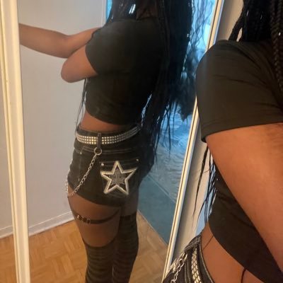𝜗𝜚⋆₊˚ content seller,dm for menu | nsfw🔞NO MEETS/TRADES/FREEBIES✩₊.⋆☾⋆₊✧ 🇨🇦your fav slim thick emo @star6ix9ne ONLY backup 💓verified seller💓