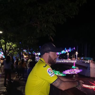 Administrador de empresas,rockero, resabiado, odia la estupidez humana