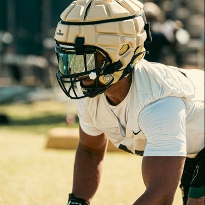 Basha high school (AZ) || 2027 || 3⭐️EDGE || 6’3 220 || NCAA ID# 2504557341