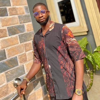 ElobeKelly's profile picture. Anatomist, Print man, Entrepreneur 
Cfc