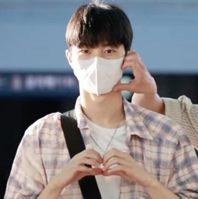 🪐 : @xikers_official | @janeeeyeh
this person loves photography & nature.
° | 현우 & 헌터 my bf's . | °
guardian angels