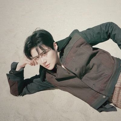 ‧₊˚✩ ☁️ 𝑰 𝒕𝒐𝒍𝒅 𝒕𝒉𝒆 𝒔𝒕𝒂𝒓𝒔 𝒂𝒃𝒐𝒖𝒕 𝒚𝒐𝒖 ᡣ𐭩 #김선호
Fangirl | Kim Seonho Enthusiast | Sikhye 💌