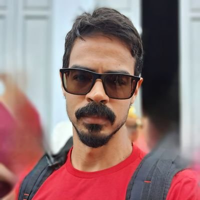 Doutor em História. Petista filiado.
“Precisamos superar a fome, a pobreza e a exclusão social. Nossa guerra ñ é para matar ninguém: é para salvar vidas” Lula.