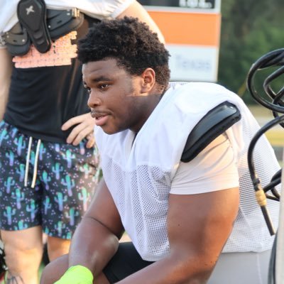 GILMER,Tx 🎓’27 #9 OT in the 🌎 #2 IOL in the 🌎 #? DT in the world 🌎 #1 player in Europe. speaks 4 languages ESPN 300 RIVALS 300