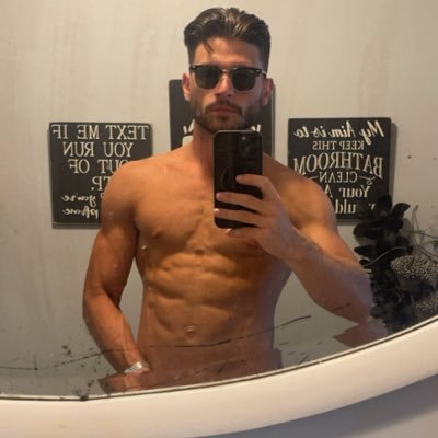 22 years old. American Alpha 🇺🇸. customs, facetimes. DM me