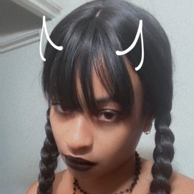 sometimes I cosplay and do randomness 😐 backup: @symooneeee