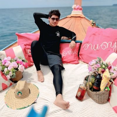 OhmTheerapant's profile picture. ถ้ามันหนักมากก็วางมันลงหรือไม่ก็โยนมันทิ้งไป