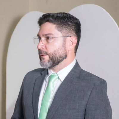 42, Professor de História e Geografia. Diretor da EEEP Maria Madeiro Dias em Monsenhor Tabosa/CE. Cientista Político em formação.