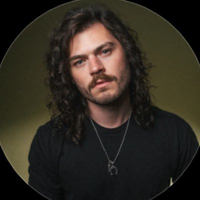 https://t.co/KNC8CKY1aR I sing for the broken ones. Country soul. Heavy lyrics. Real life. 📩 Private fan page—DMs open 💬