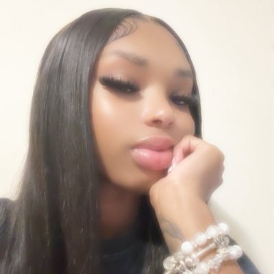 isthatki_'s profile picture. 