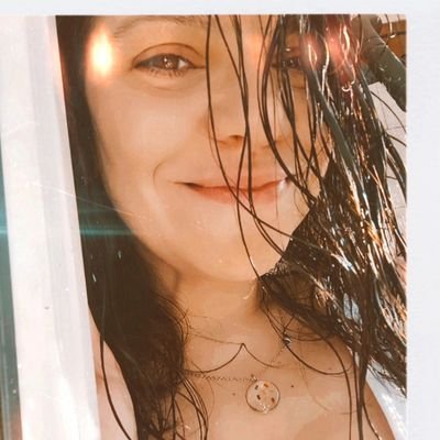 Childless cat lady. English teacher, avid reader, embroiderer, emo swiftie 🖤