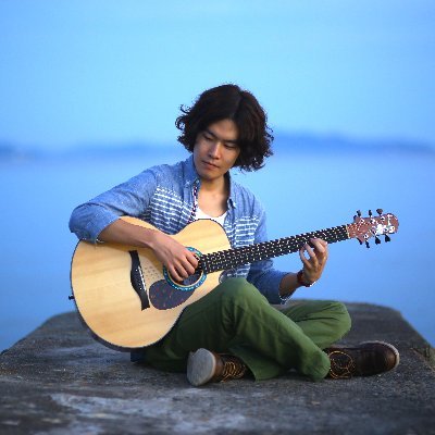 ギター/ウクレレプレーヤー。作・編曲。録音やレッスン(オンラインも)のご依頼はリプライもしくはDMにて承ります。CDはこちらからhttps://t.co/mRzTQsIaD9