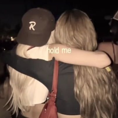 — life gives u sweets 🥂
blink 🇵🇭 | ROSÉ stan | ot4 |jenlisa🫀| 🌈
|chaelisa 🩷🫦|