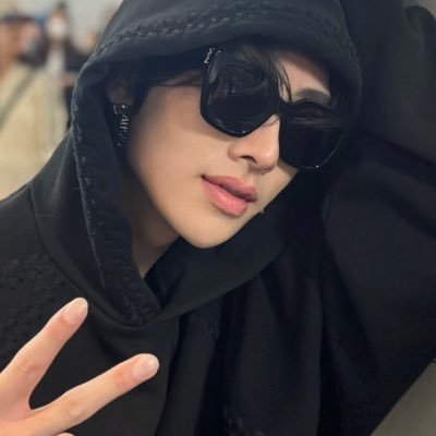 berryquanrui's profile picture. #리키 서로가 없는 내일이 이제는 없다는걸 ✧ ˚ · .